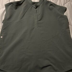 Figs Bonsai Women’s Raffaella scrub top.